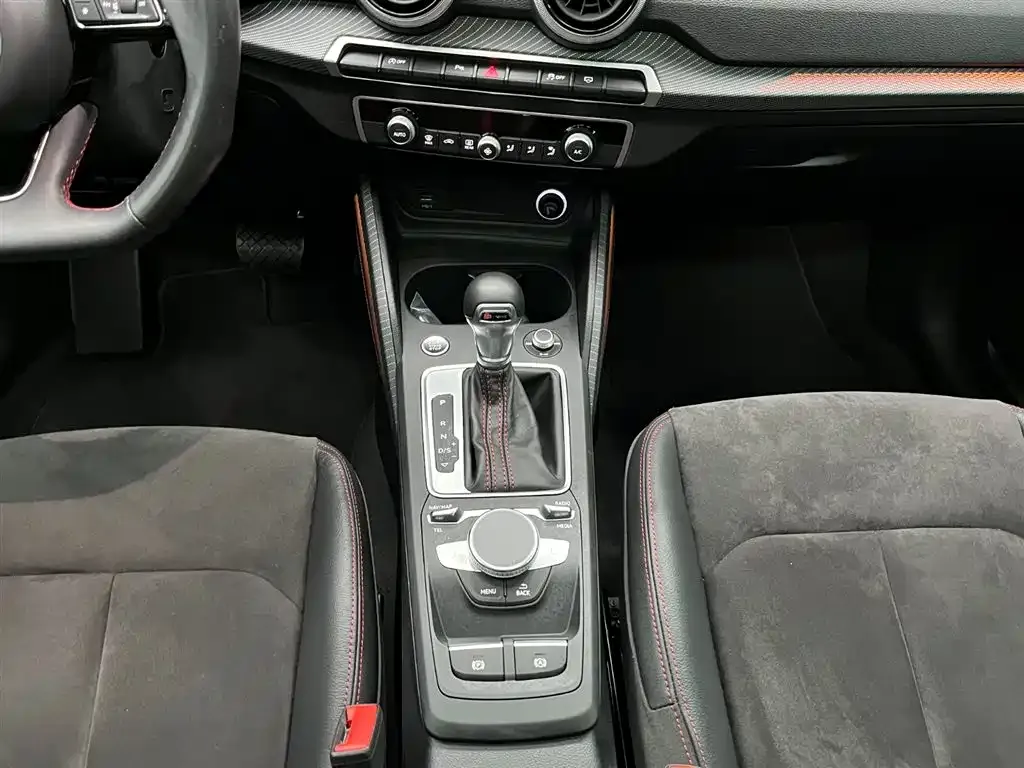 Audi Q2L 2023 из CN, фото 5