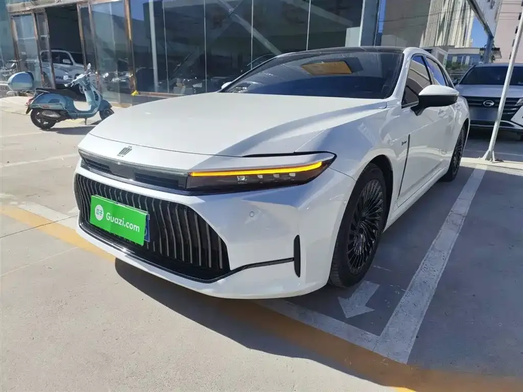 Toyota Crown (Import) 2024 из CN, фото 2
