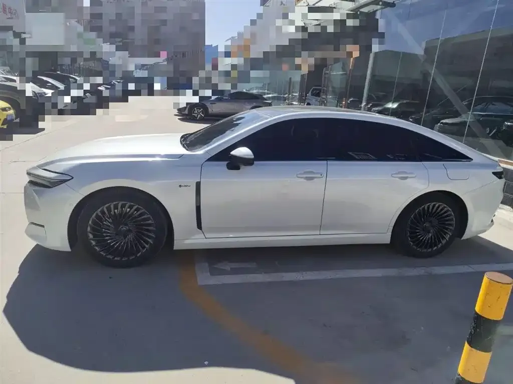 Toyota Crown (Import) 2024 из CN, фото 5