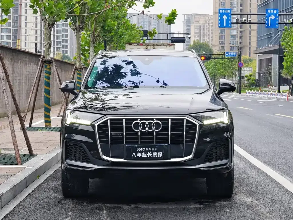 Audi Q7 2022 из CN, фото 2