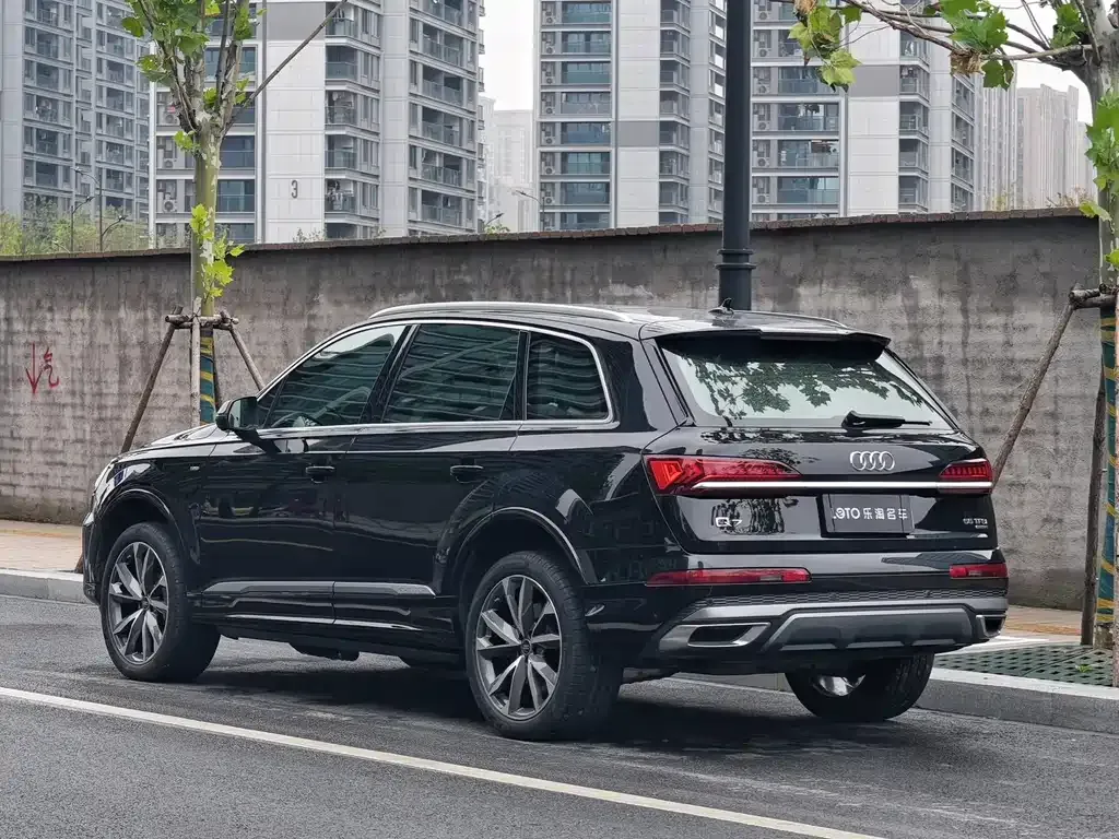 Audi Q7 2022 из CN, фото 4