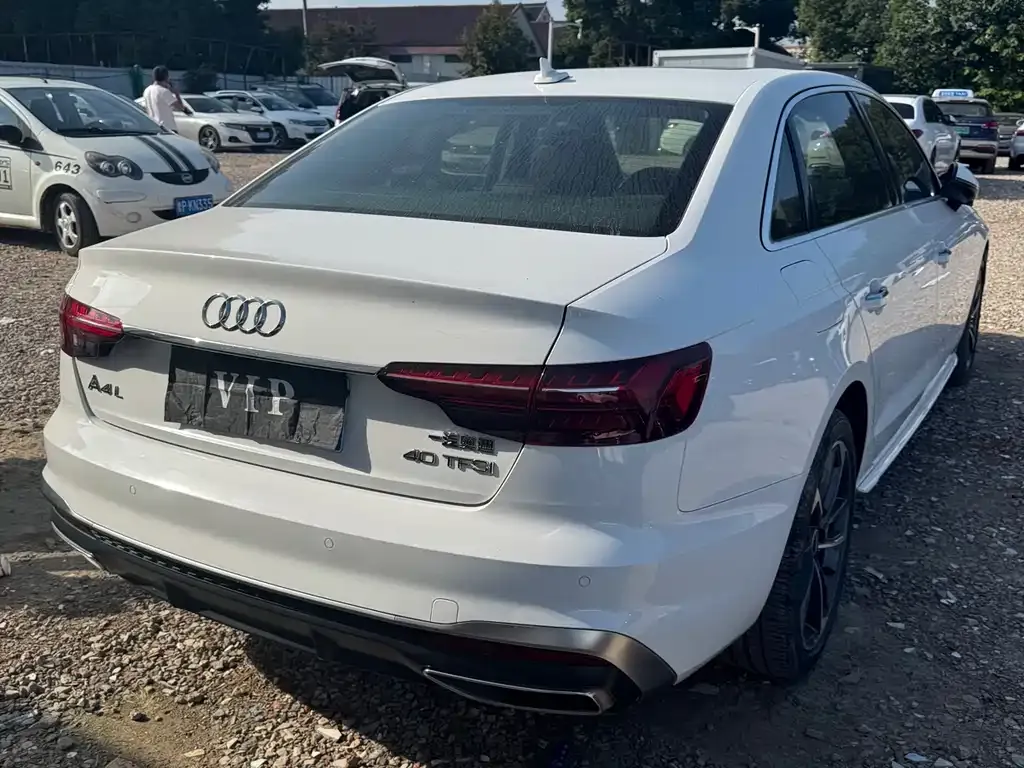 Audi A4L 2022 из CN, фото 10