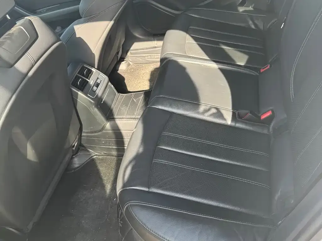 Audi A4L 2022 из CN, фото 3