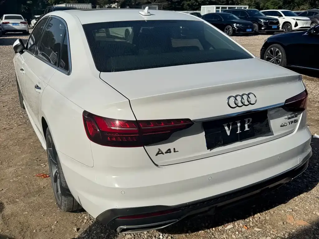 Audi A4L 2022 из CN, фото 9