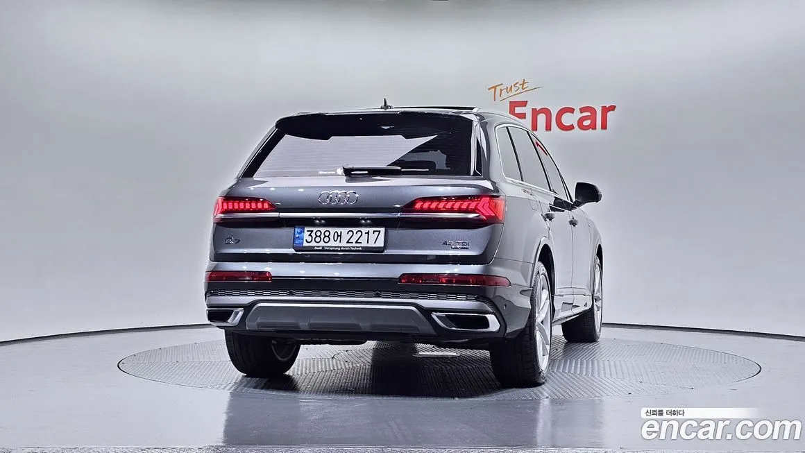 Audi Q7 2023 из KR, фото 4