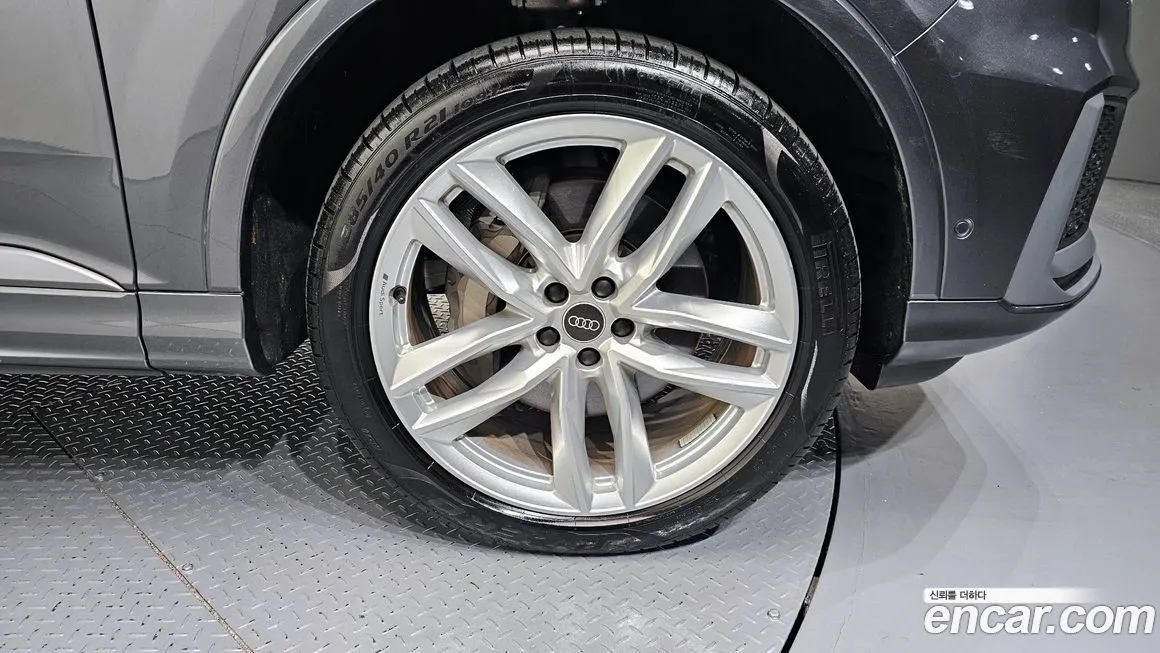 Audi Q7 2023 из KR, фото 5