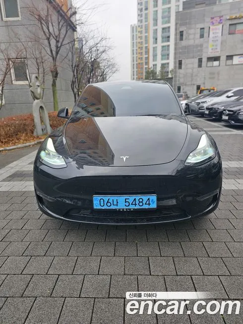 Tesla Model Y — фото 1