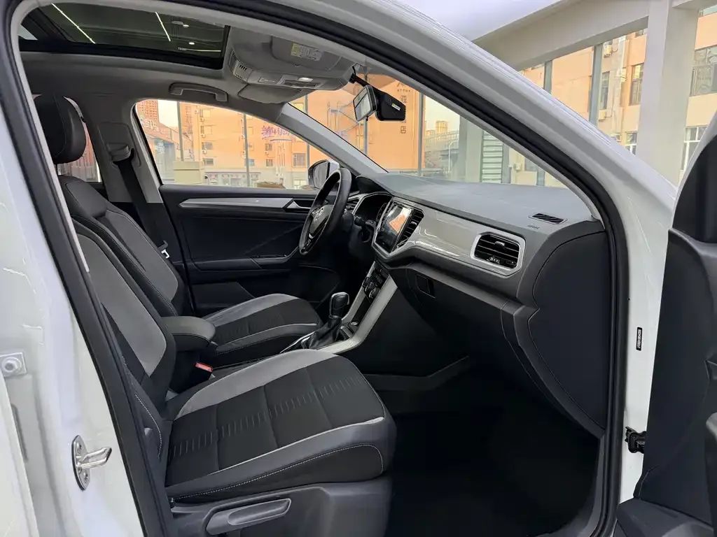 Volkswagen T-Roc 2023 из CN, фото 6