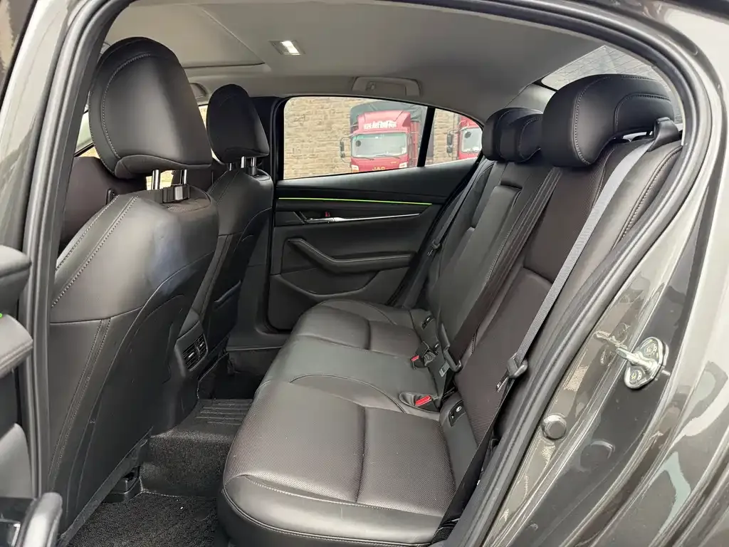 Mazda 3 Axela 2023 из CN, фото 10