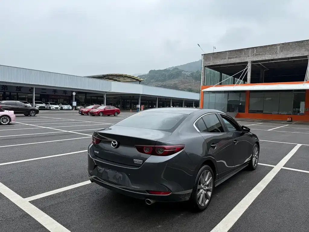 Mazda 3 Axela 2023 из CN, фото 5