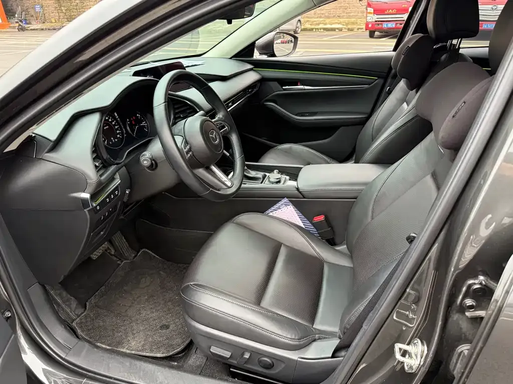 Mazda 3 Axela 2023 из CN, фото 8