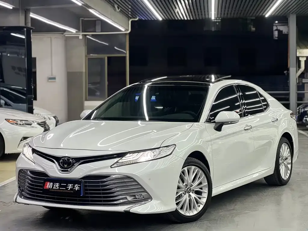 Toyota Camry — фото 3