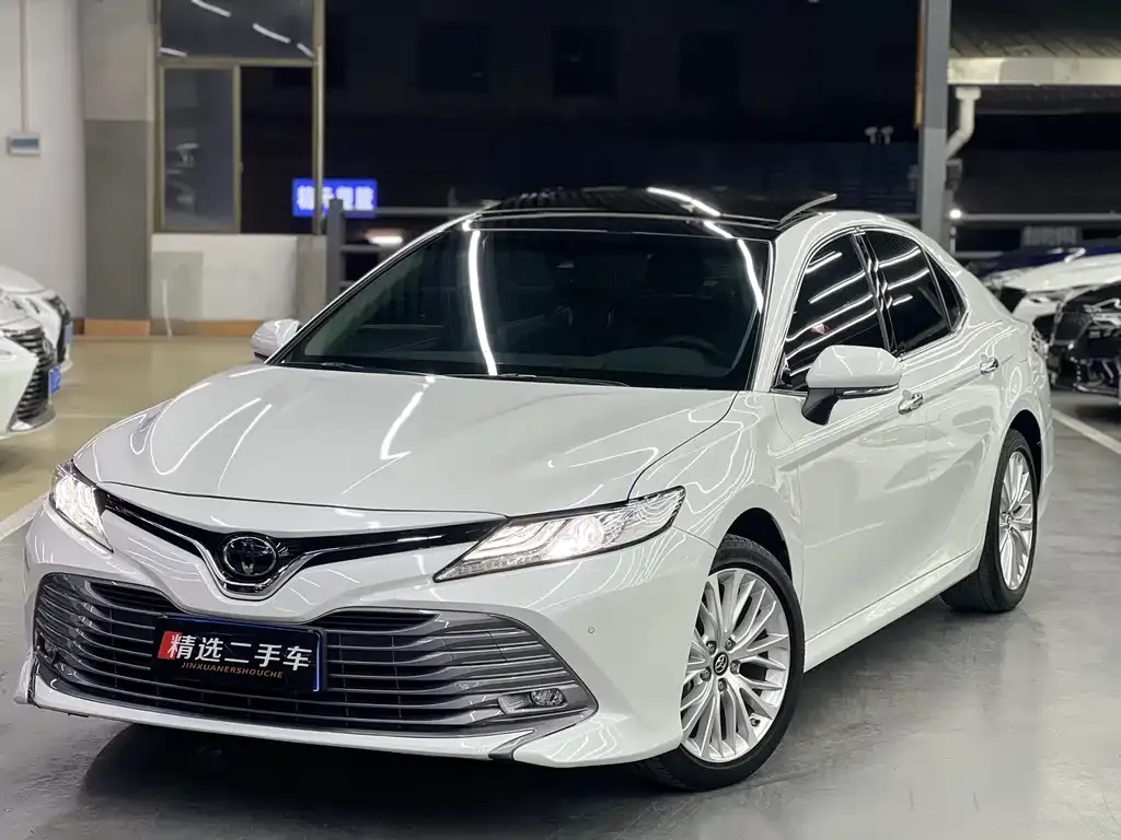 Toyota Camry — фото 4