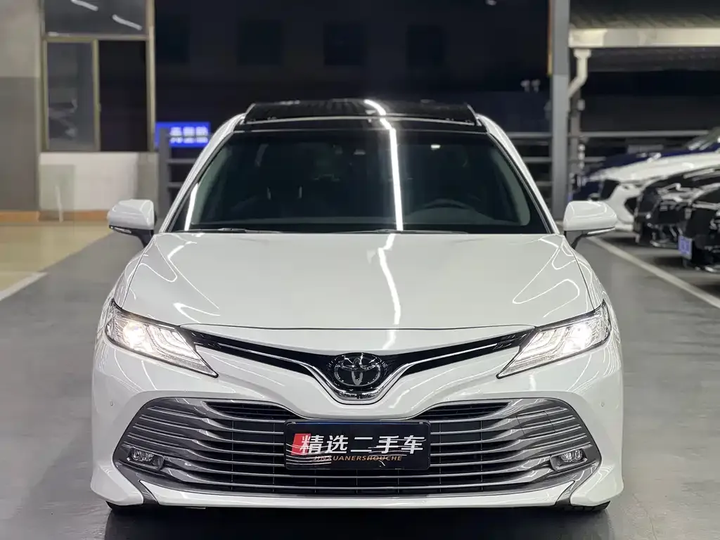 Toyota Camry — фото 5