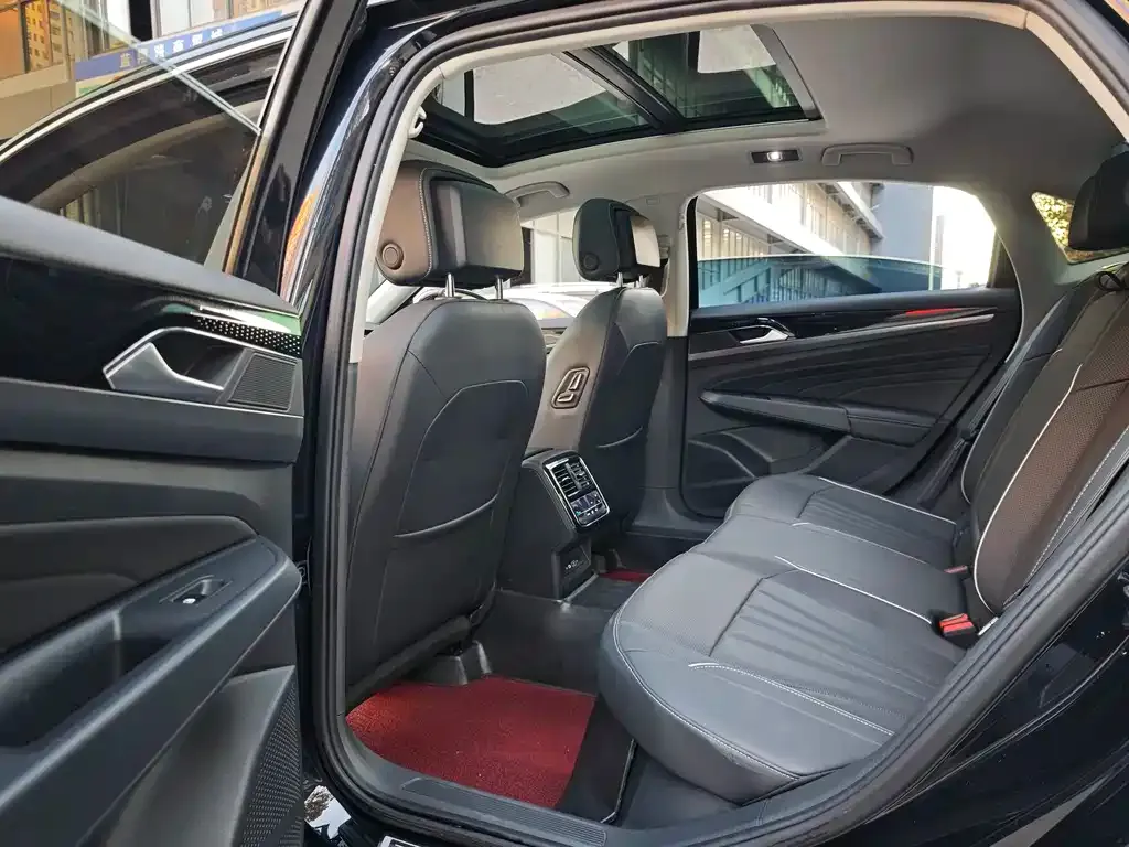 Volkswagen Passat 2024 из CN, фото 7