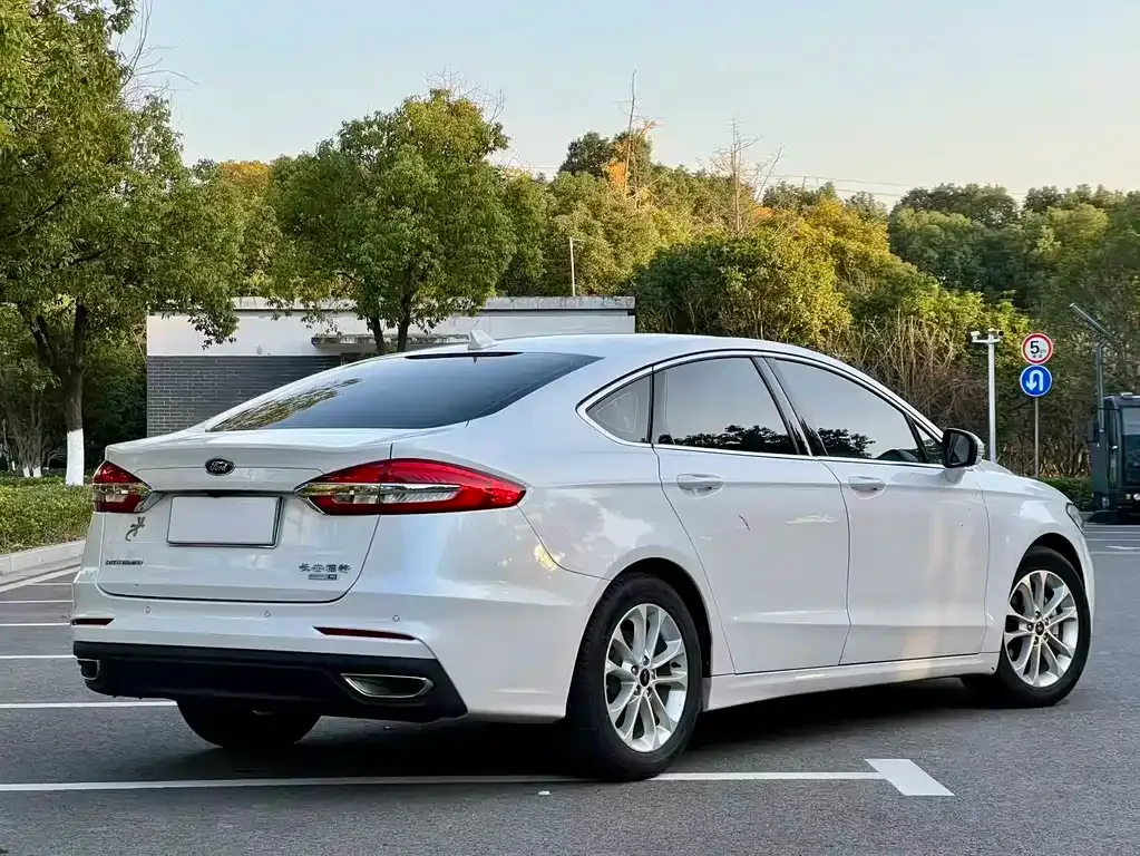 Ford Mondeo — фото 7