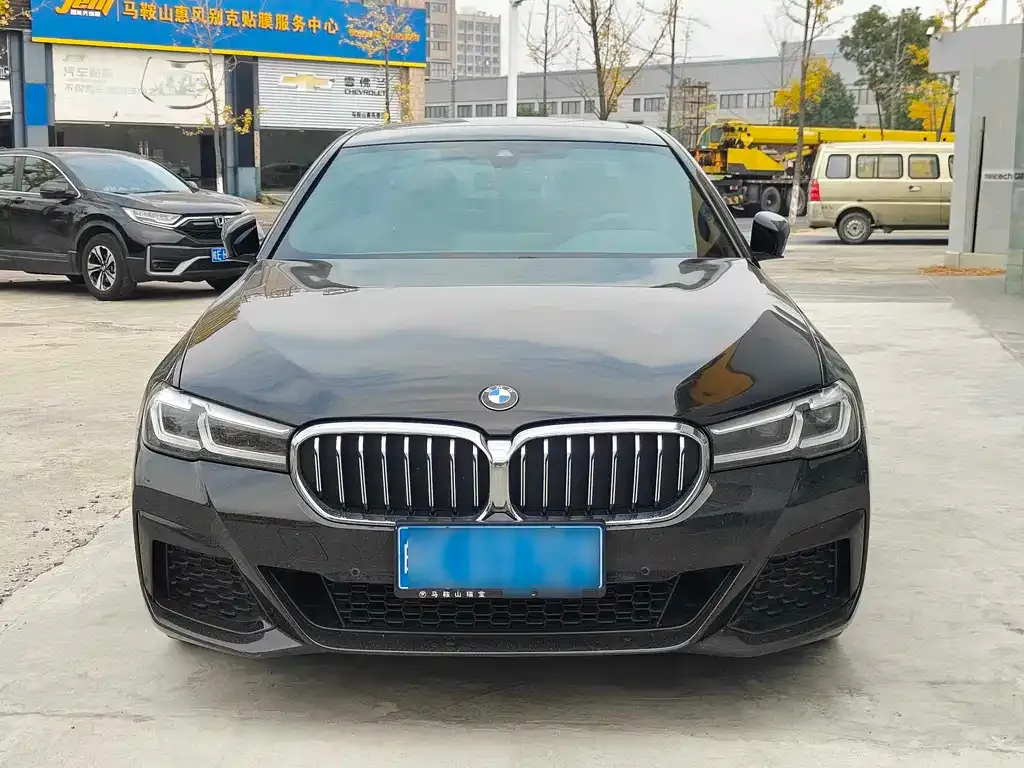 BMW 5 Series — фото 1