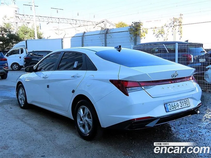 Hyundai AVANTE 2022 из KR, фото 2