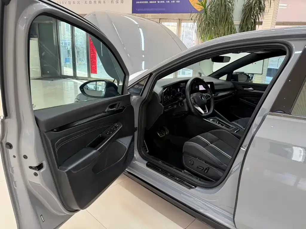 Volkswagen Golf 2021 из CN, фото 8
