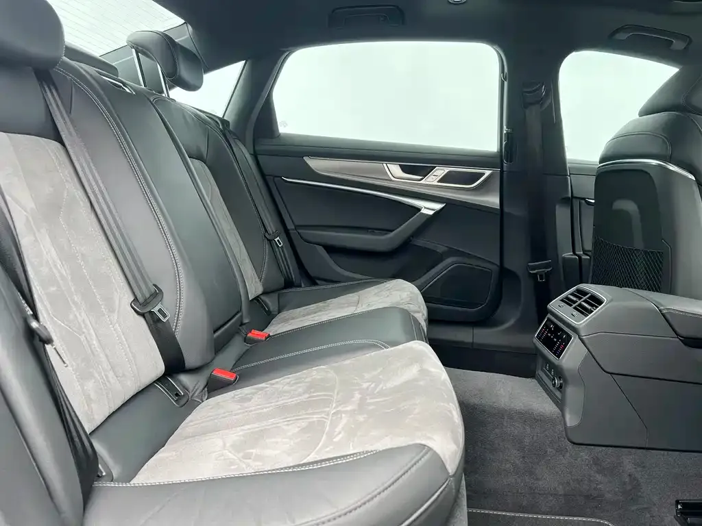 Audi A6L 2024 из CN, фото 7
