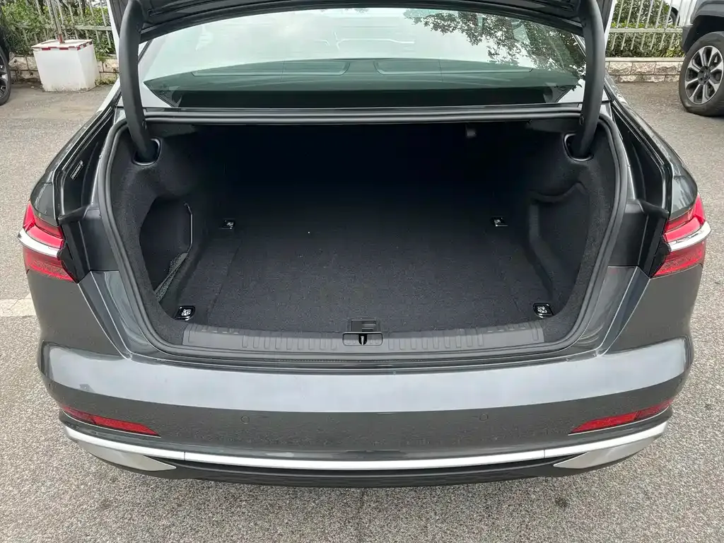 Audi A6L 2024 из CN, фото 8