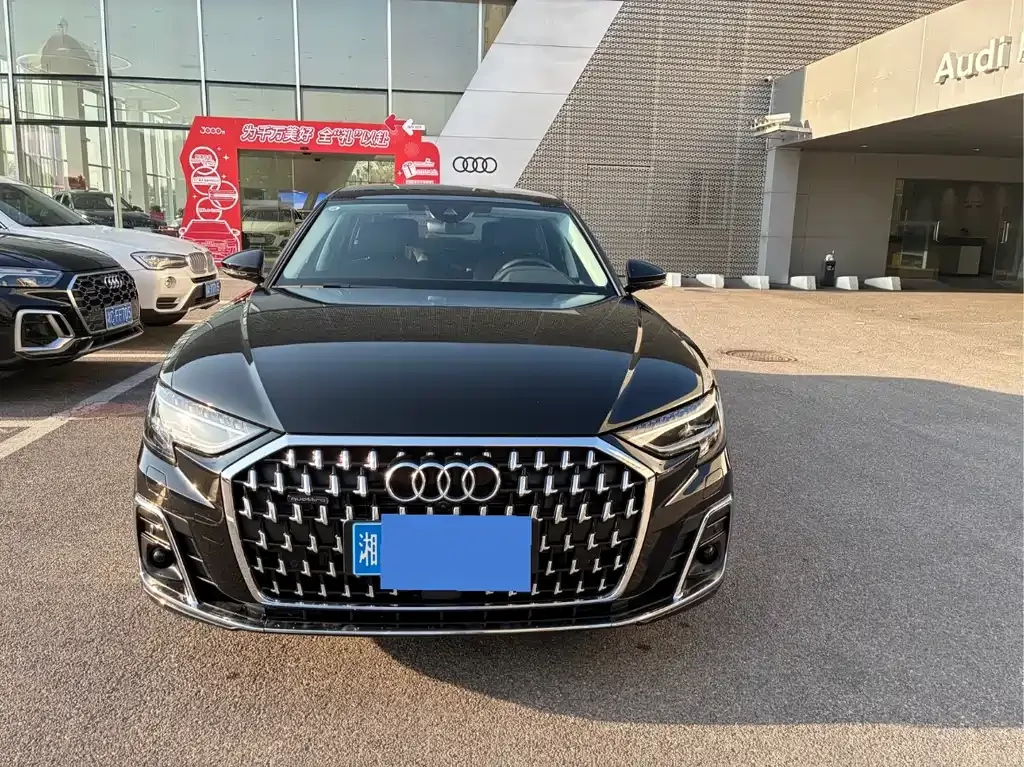 Audi A8 — фото 1