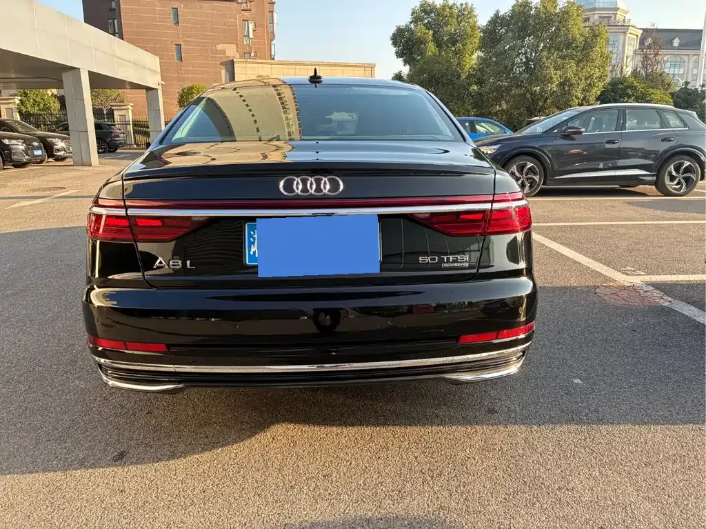 Audi A8 — фото 4