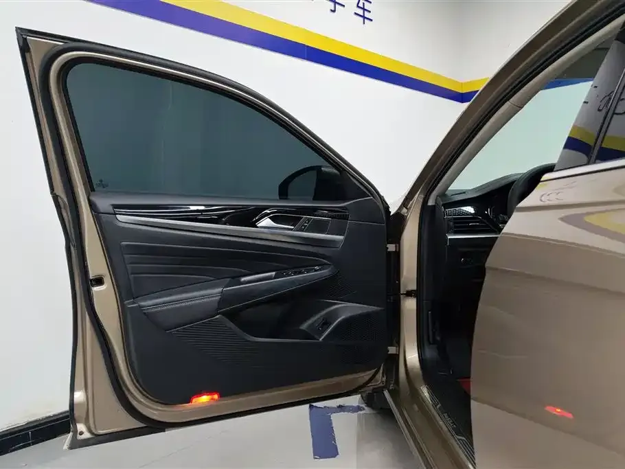 Volkswagen Passat 2023 из CN, фото 7