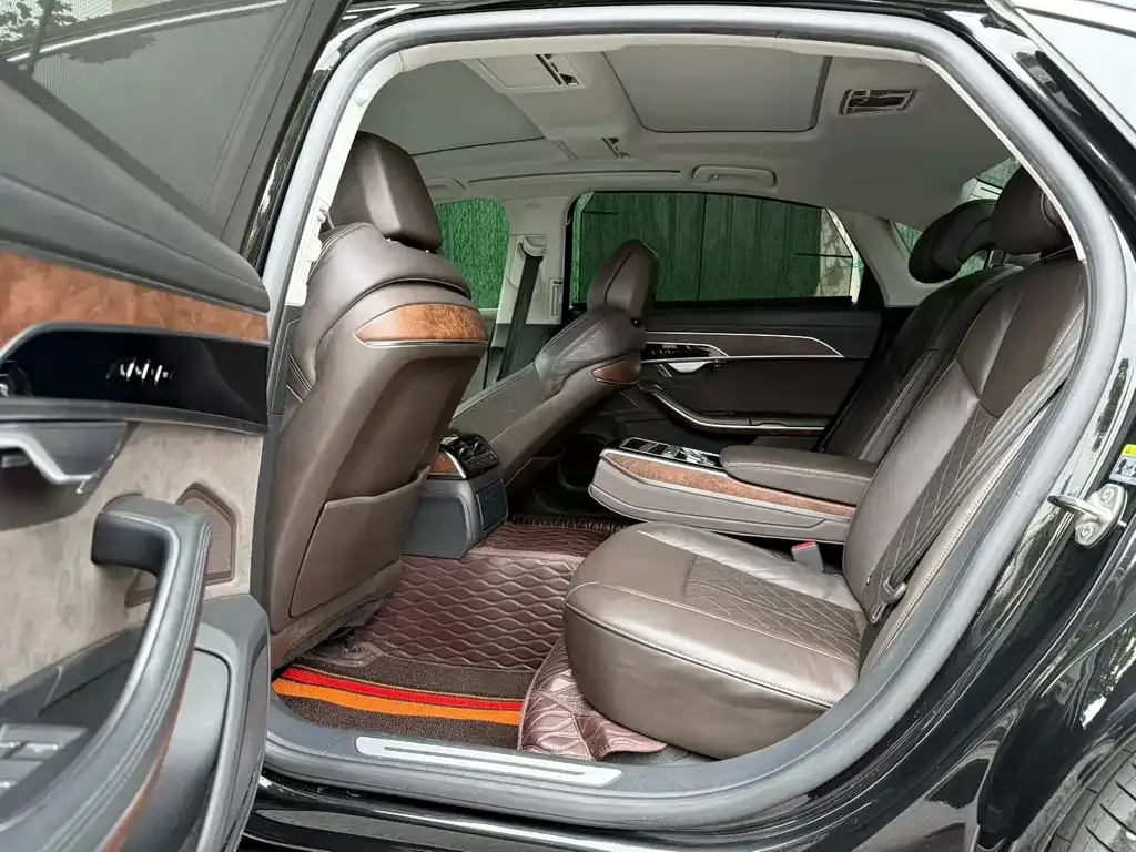 Audi A8 2021 из CN, фото 6