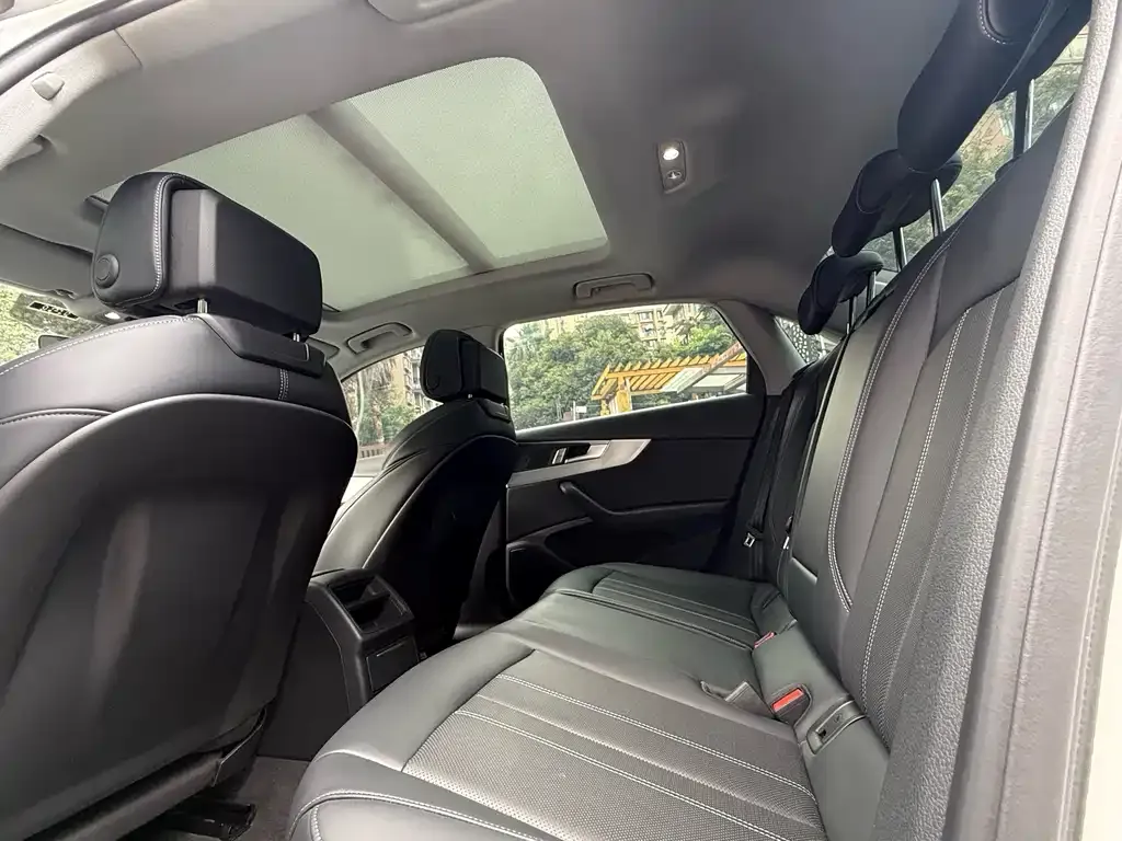 Audi A4L 2023 из CN, фото 10