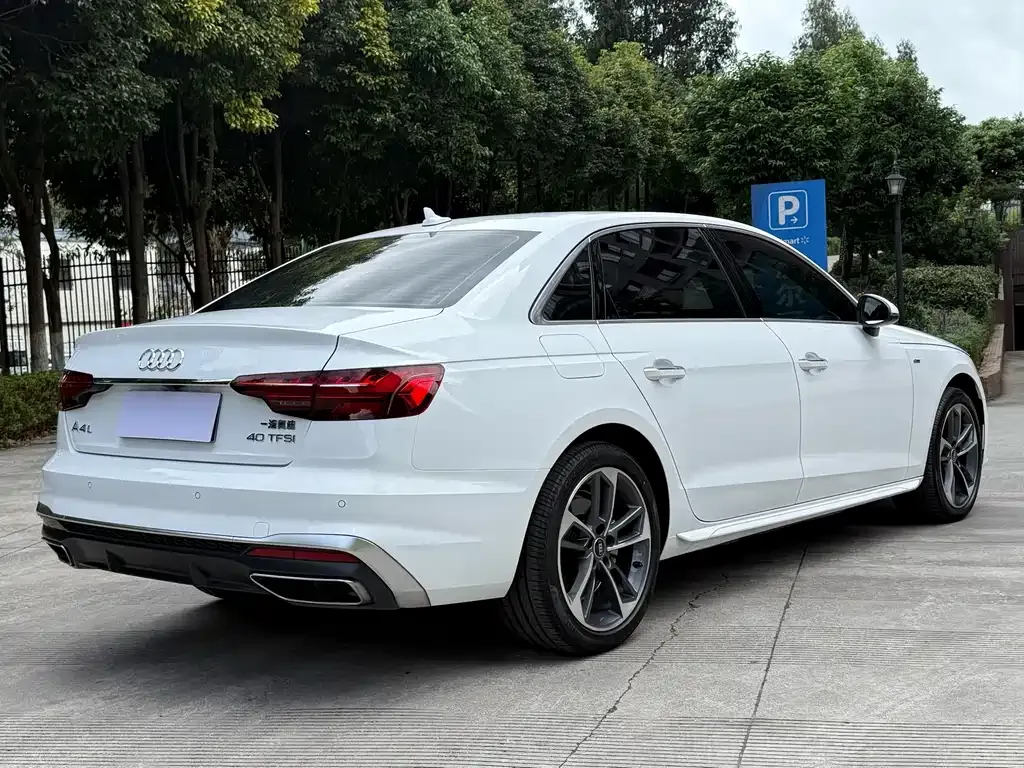 Audi A4L 2023 из CN, фото 4