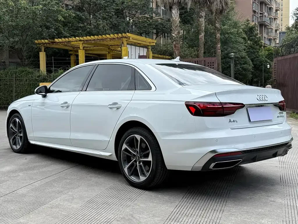 Audi A4L 2023 из CN, фото 6