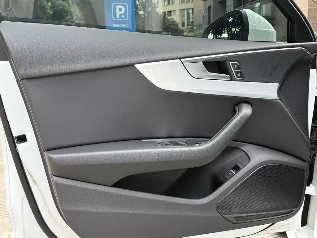 Audi A4L 2023 из CN, фото 8