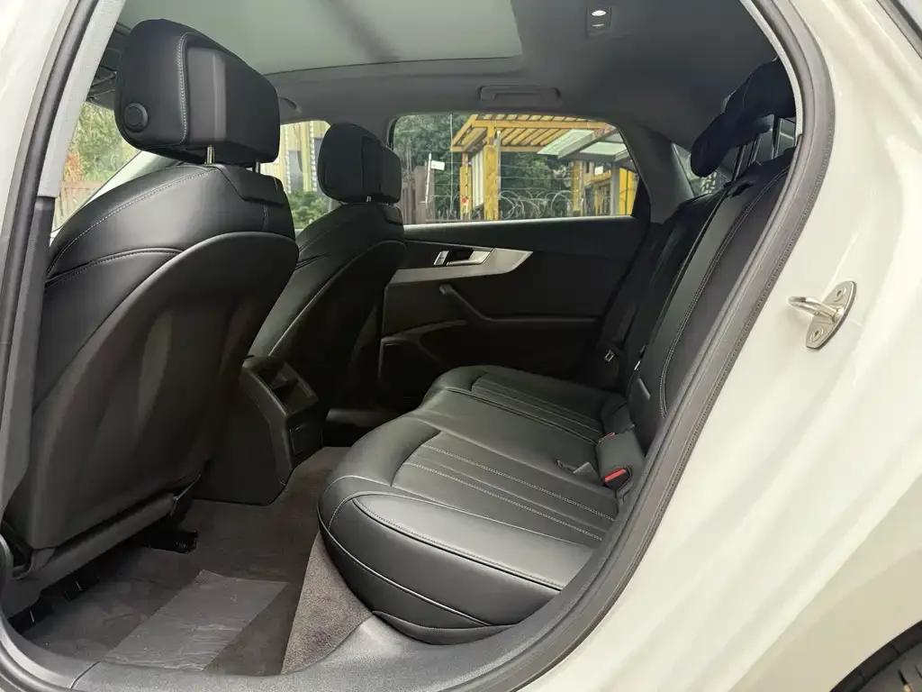 Audi A4L 2023 из CN, фото 9