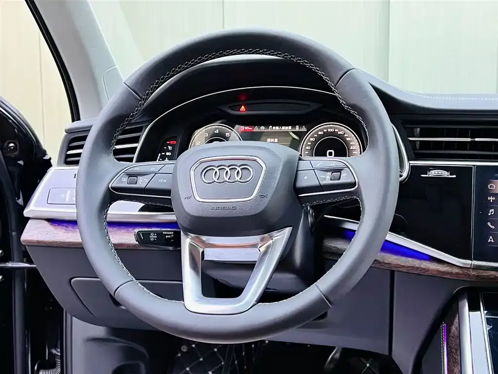 Audi Q7 — фото 10