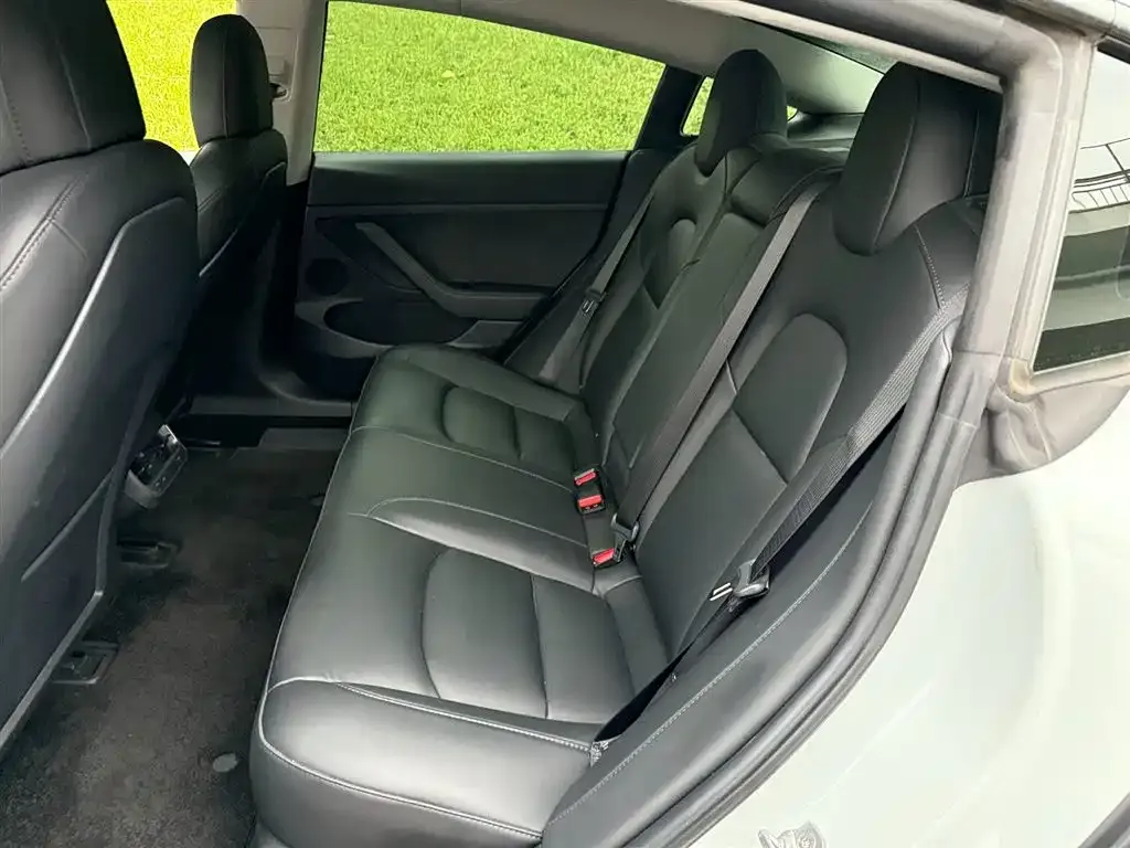 Tesla Model 3 — фото 10