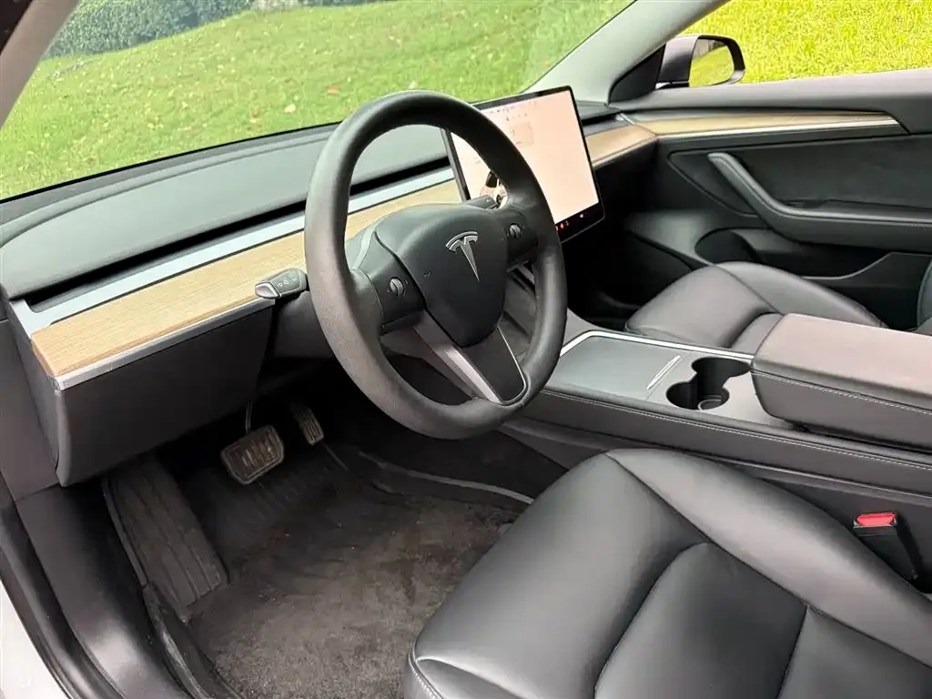 Tesla Model 3 — фото 7