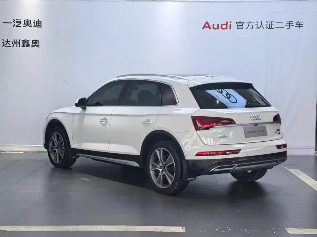 Audi Q5L — фото 9