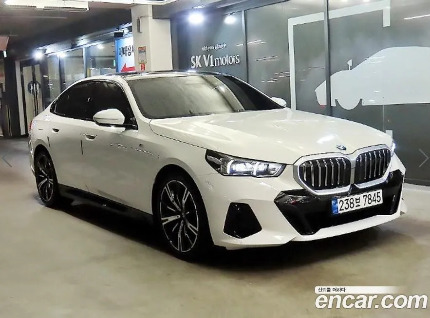 BMW 5-Series 2024 из KR, фото 1