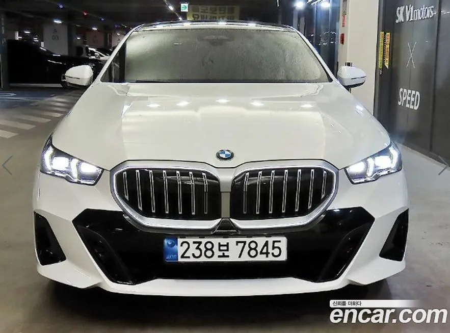 BMW 5-Series 2024 из KR, фото 2