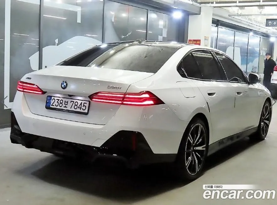 BMW 5-Series 2024 из KR, фото 4