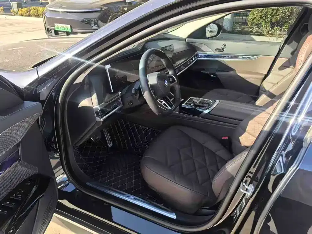 BMW 7 Series 2024 из CN, фото 3