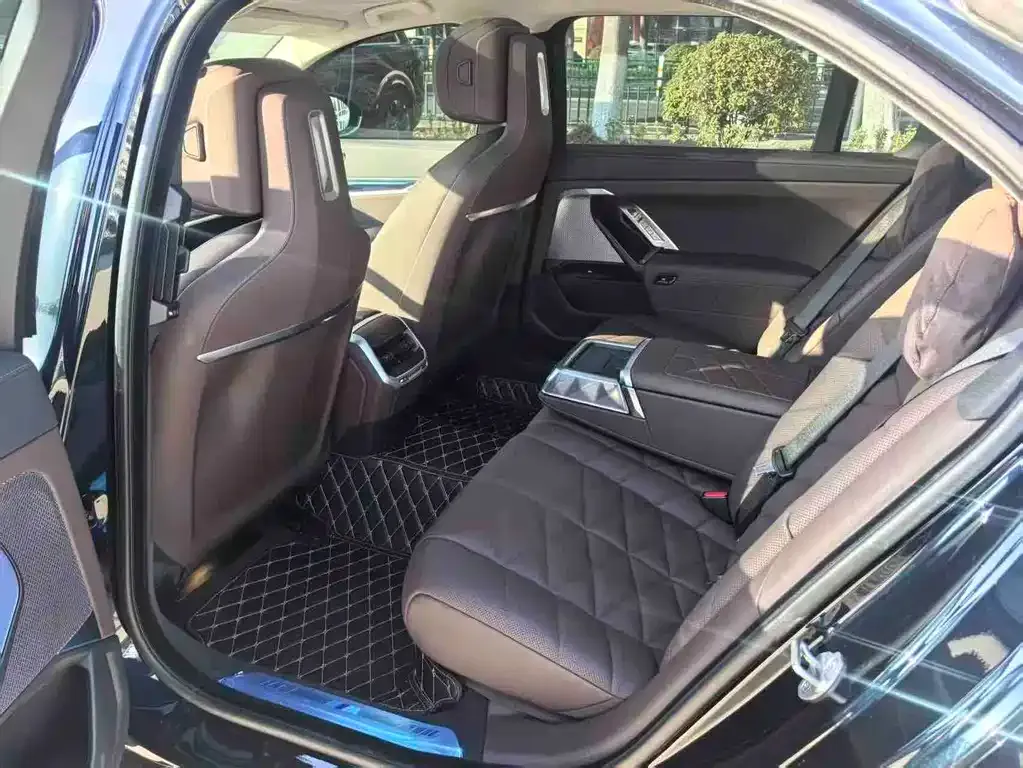 BMW 7 Series 2024 из CN, фото 6
