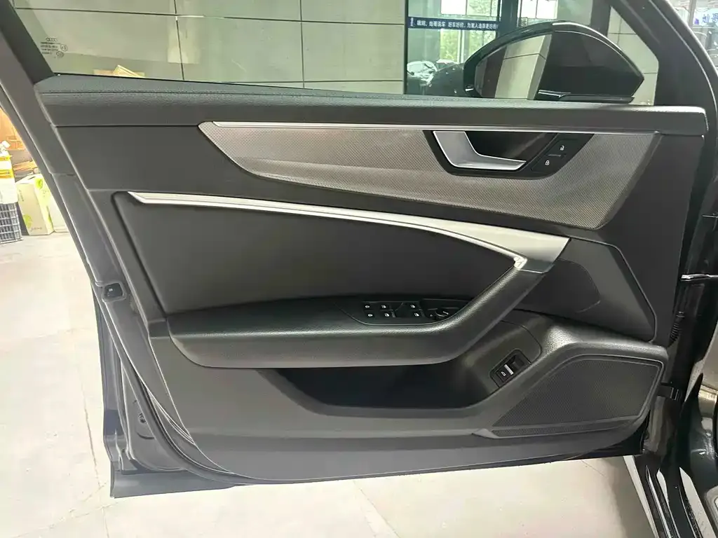 Audi A6L 2021 из CN, фото 5