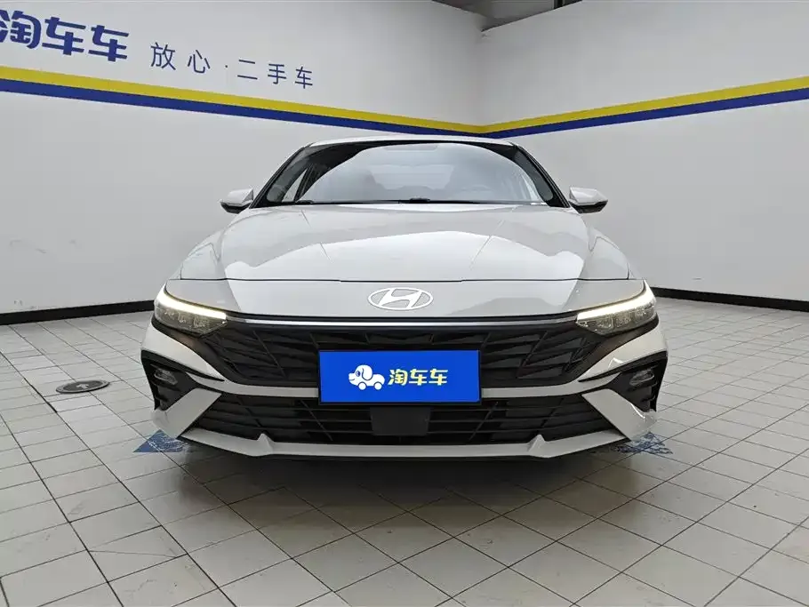 Hyundai Elantra — фото 2