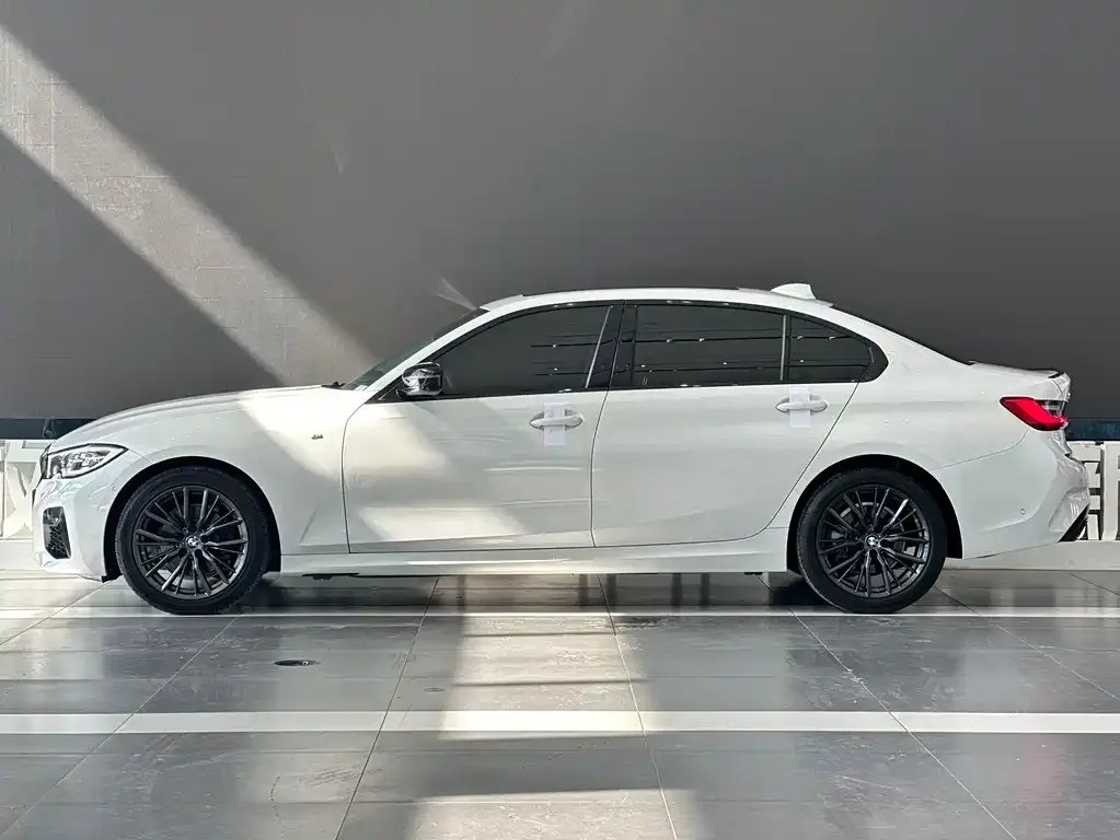 BMW 3 Series 2021 из CN, фото 3