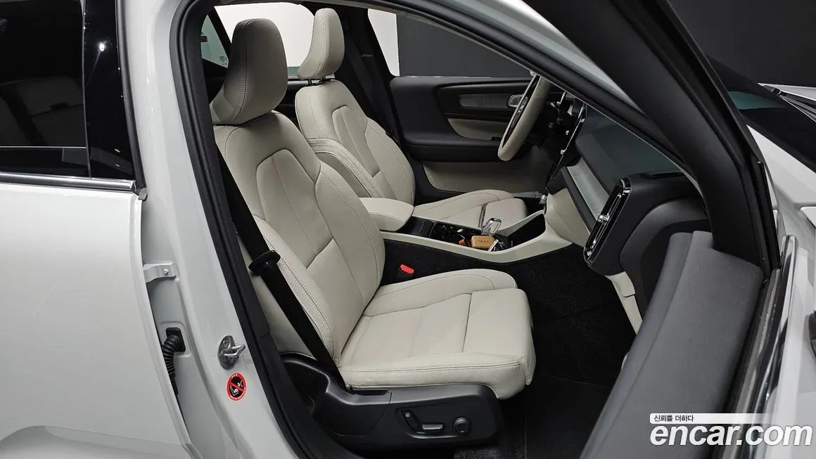 Volvo XC40 2025 из KR, фото 10