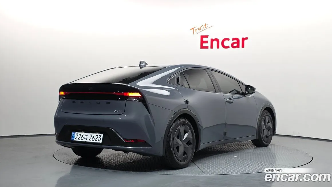 Toyota Prius 2024 из KR, фото 2