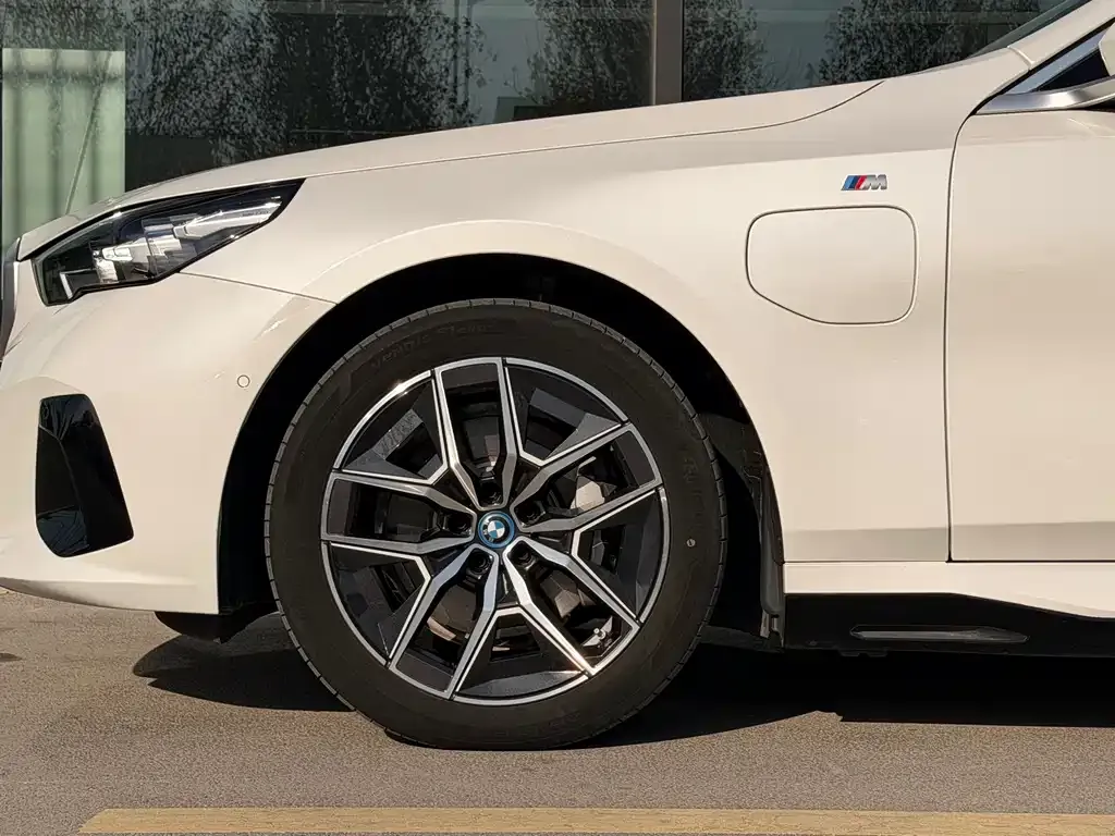 BMW i5 — фото 3