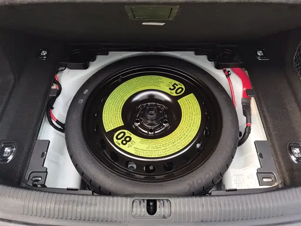 Audi A4L 2021 из CN, фото 10
